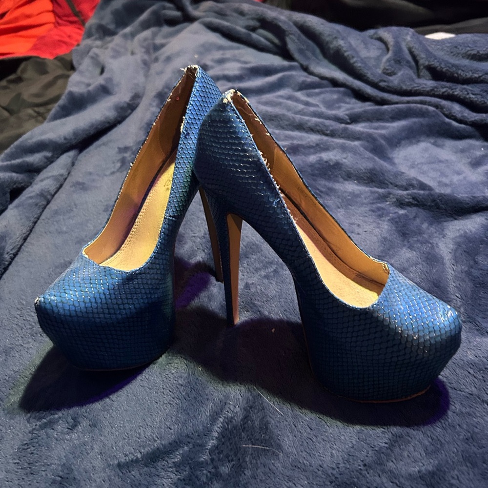 Shoe Dazzle Textured Blue Heels